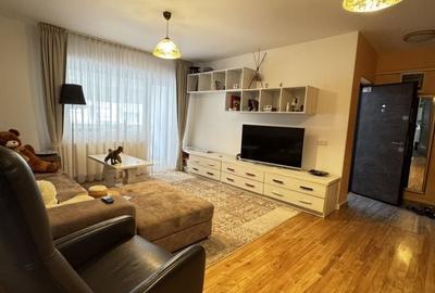 Apartament cu 3 camere semidecomandat în Florești