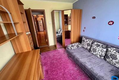 Apartament cu 3 camere decomandat, mobilat în Ultracentral