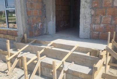 Casă cu 4 camere cu Teren 500 Mp în Domnești