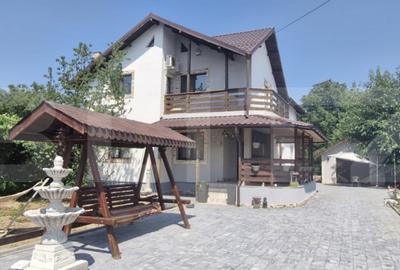 Casă cu 5 camere cu Teren 1000 Mp în Central