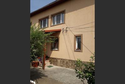 Casă cu 6 camere cu Canalizare în Central - 3
