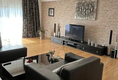 Apartament cu 3 camere decomandat în Republicii - 1