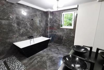 Apartament cu 5 camere decomandat în Precista