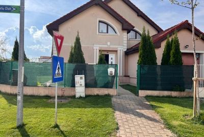 Casă cu 5 camere cu Teren 450 Mp în Central - 1