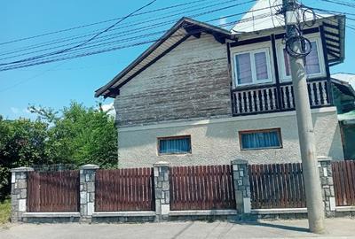 Casă cu 6 camere cu Teren 20 Mp în Breaza de Sus - 1