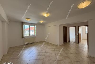 Spațiu comercial, de 67 mp, în Olimpia-Stadion - 1