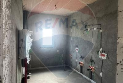 Casă cu 4 camere cu Teren 1000 Mp în Șcheia