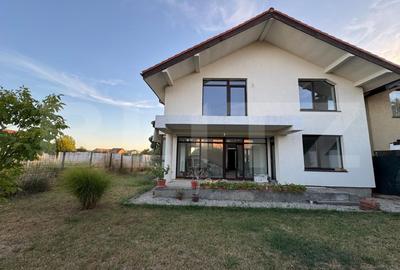 Casă individuală cu 5 camere cu Canalizare în Sud-Est