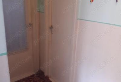 Apartament cu 3 camere semidecomandat în Micro 1 - 3