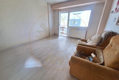 Apartament cu 3 camere decomandat în Costești - 1
