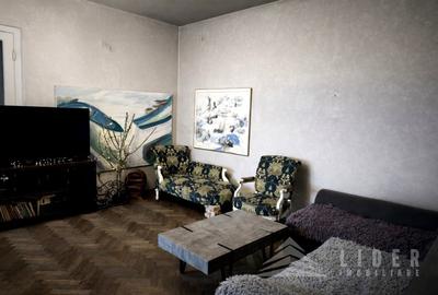 Apartament cu 3 camere semidecomandat în Central