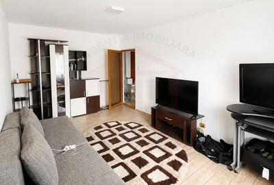 Apartament cu 2 camere decomandat, mobilat în Micro 21