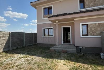 Casă cu 4 camere în Moșnița Veche