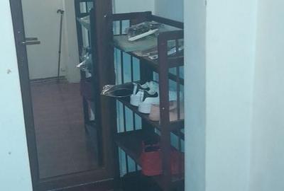 Apartament cu 3 camere semidecomandat în Micro 6