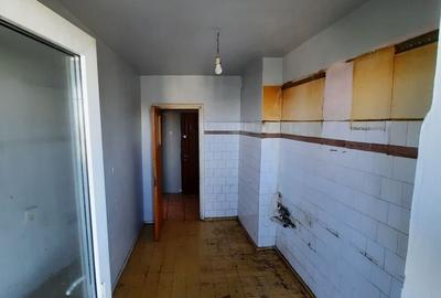 Apartament cu 3 camere decomandat în Colentina