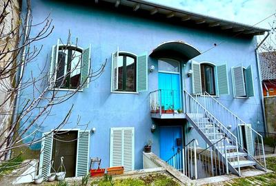 Casă cu 7 camere cu Teren 50 Mp în Central