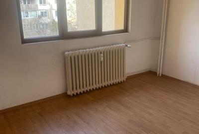 Apartament cu 4 camere decomandat în Chișinau