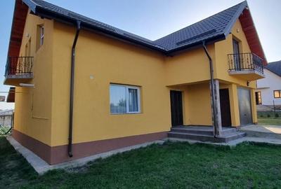 Casă cu 4 camere în Târgu Frumos