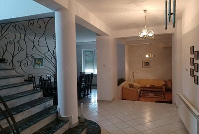 Casă cu 6 camere cu Canalizare în Central - 6