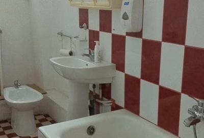 Apartament cu 3 camere decomandat în Universitate