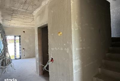Casă cu 4 camere cu Teren 250 Mp în Central