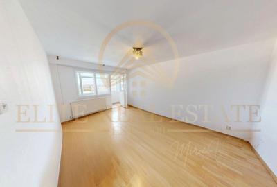 Apartament cu 3 camere decomandat în Casa de Cultură