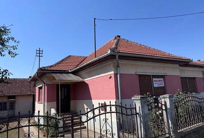 Casă cu 2 camere cu Teren 3400 Mp în Central - 1