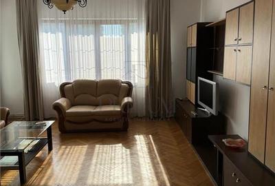 Apartament cu 3 camere decomandat în Medicină
