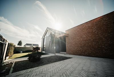 Casă cu 4 camere cu Piscina în Otopeni - 2