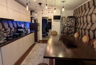 Apartament cu 4 camere decomandat în Soarelui