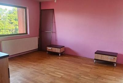 Casă cu 5 camere cu Teren 1000 Mp în Central - 2