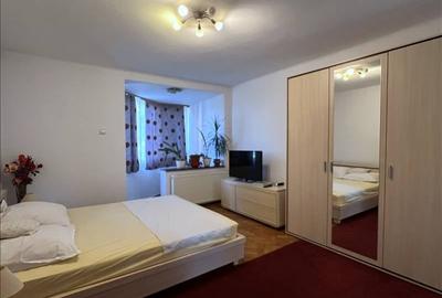 Apartament cu 2 camere decomandat, mobilat în Central