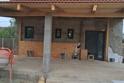 Casă cu 3 camere cu Teren 500 Mp în Parța