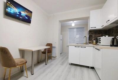 Garsonieră decomandată în Titan