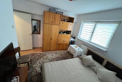 Apartament cu 2 camere decomandat în Republicii