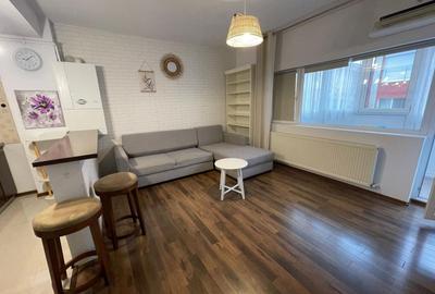 Apartament cu 2 camere decomandat, mobilat în Central