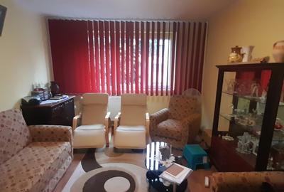 Apartament cu 3 camere semidecomandat în 1 Decembrie 1918