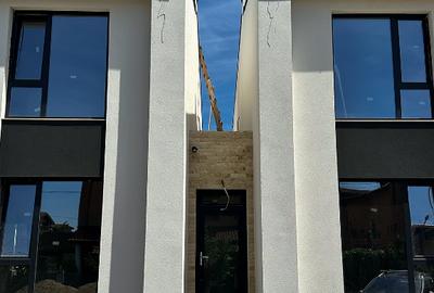 Duplex cu 5 camere cu Canalizare în Moșnița Nouă - 1