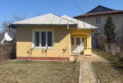 Casă cu 4 camere cu Teren 100 Mp în Central - 1