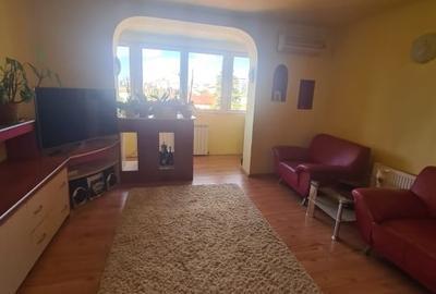 Apartament cu 3 camere decomandat, mobilat în Cantemir