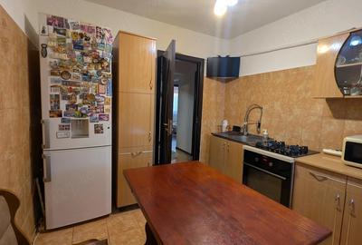 Apartament cu 3 camere decomandat în Exterior Vest