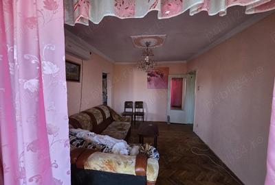 Apartament cu 3 camere semidecomandat în Central