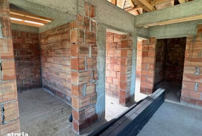Casă cu 3 camere cu Teren 500 Mp în Central - 2