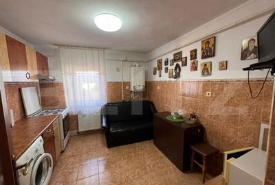 Apartament cu 3 camere decomandat, mobilat în Central - 1