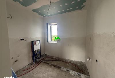 Casă cu 4 camere cu Teren 400 Mp în Veștem - 1