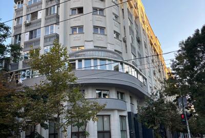 Apartament cu 3 camere în P-ța Alba Iulia