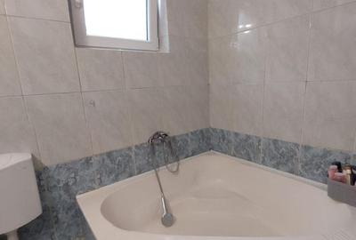 Apartament cu 4 camere în Cetate