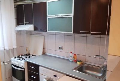 Garsonieră decomandată în Titan