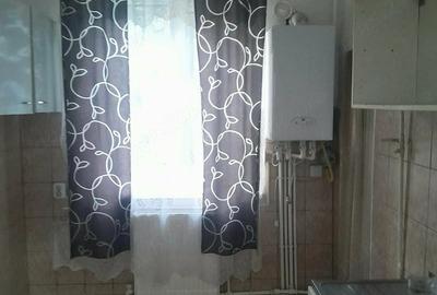 Apartament cu 2 camere decomandat în Petros