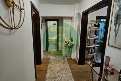 Apartament cu 4 camere decomandat în Est